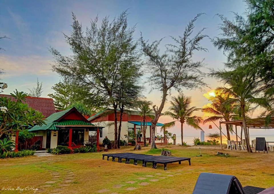 Golden Bay cabaña Ko Lanta Exterior foto